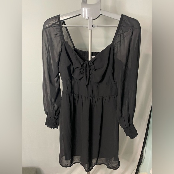 NWT Hollister Pintuck Chiffon Long‎ Sleeve Black Mini Dress size large - Picture 1 of 10